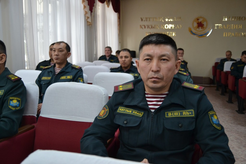 В Караганде гвардейцы отметили День Республики