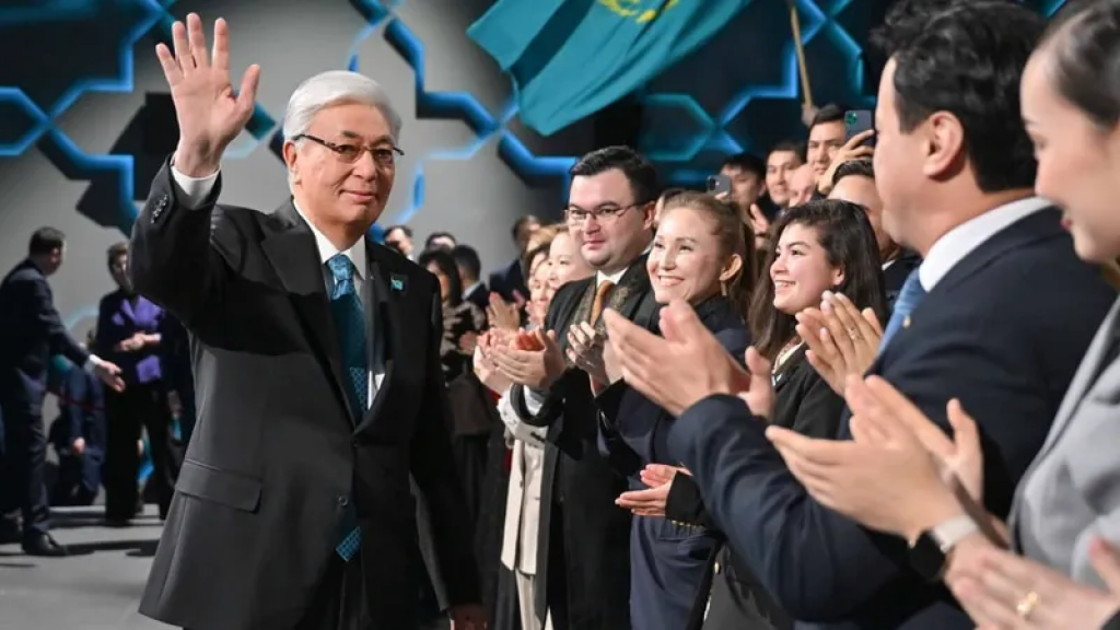 Экзитпол нәтижелері: Тоқаев барлығын жаңа Конституцияның қабылдануымен құттықтады