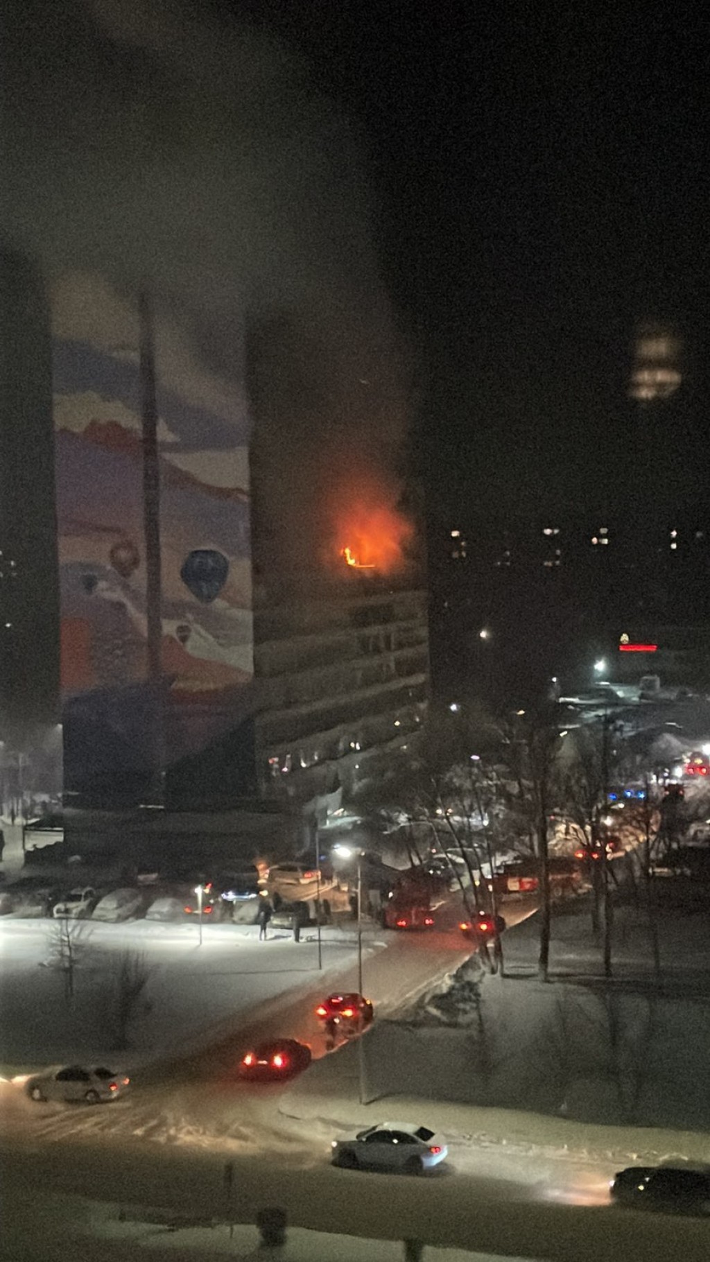 В Караганде большой пожар в 16-этажном доме по проспекту Республики