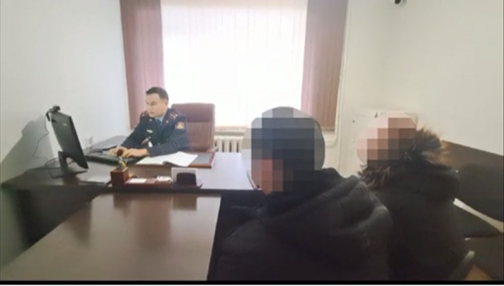 В Караганде нашли возможных родителей, оставивших новорожденного около подъезда