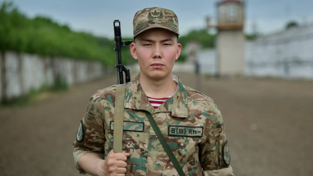 Голос, покоряющий с первых слов: гвардеец сравним с легендой телеэфира