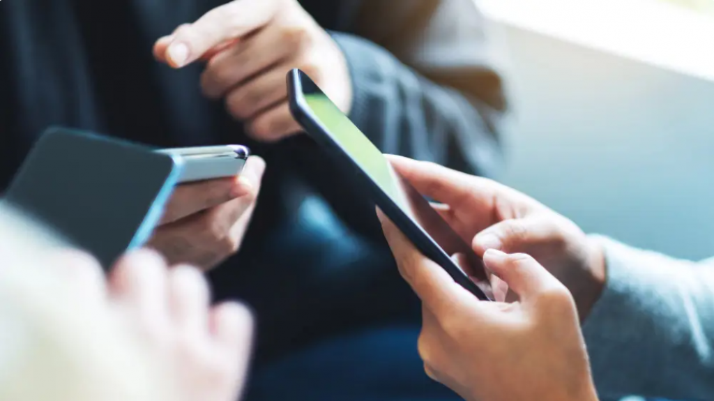 В Казахстане снова заговорили о запрете соцсетей для подростков