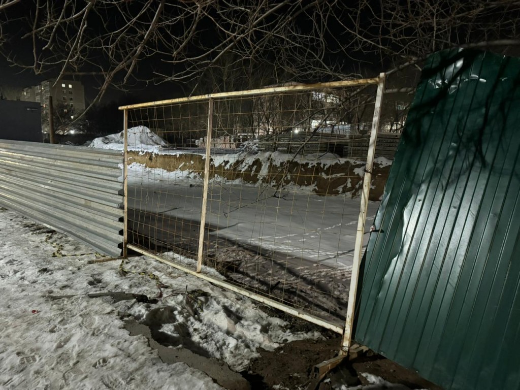 На опасную стройку жалуются жители одного из микрорайонов Караганды