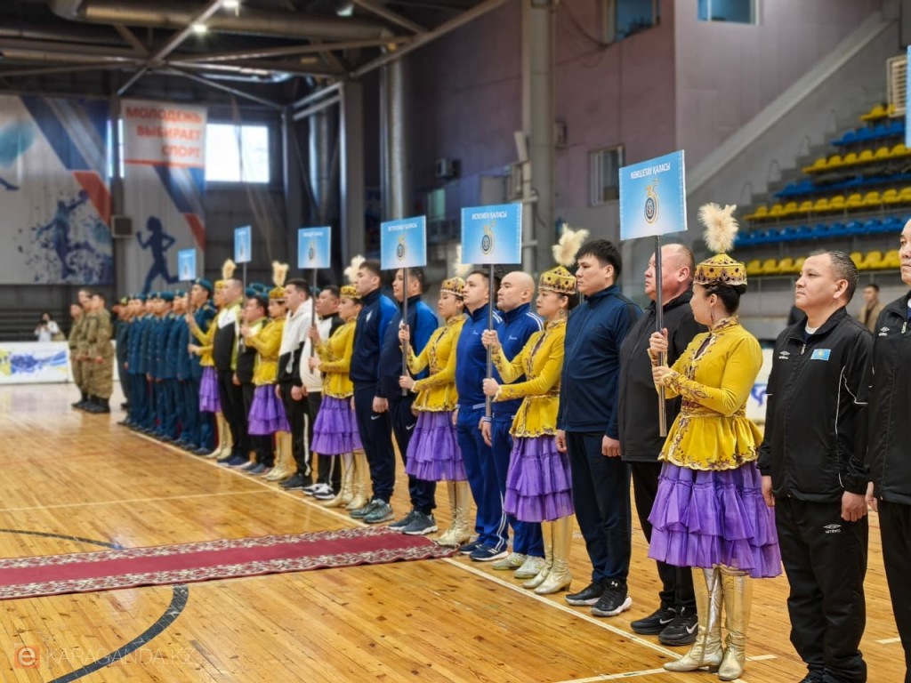 В Караганде впервые проходит турнир по теннису среди фельдъегерей