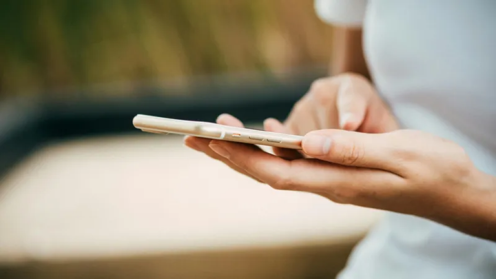 Казахстанцам напомнили про номер «111»