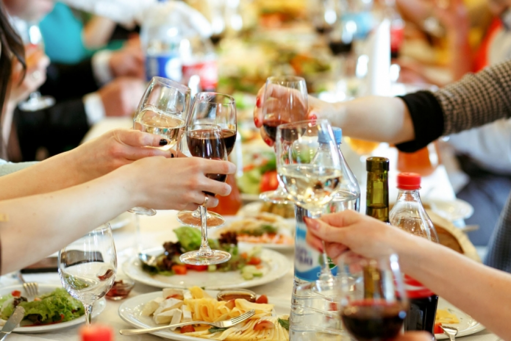 «Это нужно самим взрослым»: министр просвещения озвучил мнение о тоях в честь выпускного