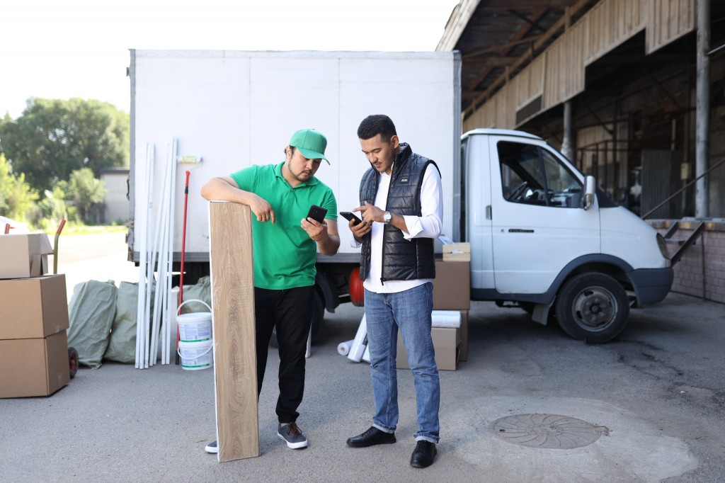 У казахстанцев появилась возможность оплачивать перевозку груза «за место» и страховать свои отправления