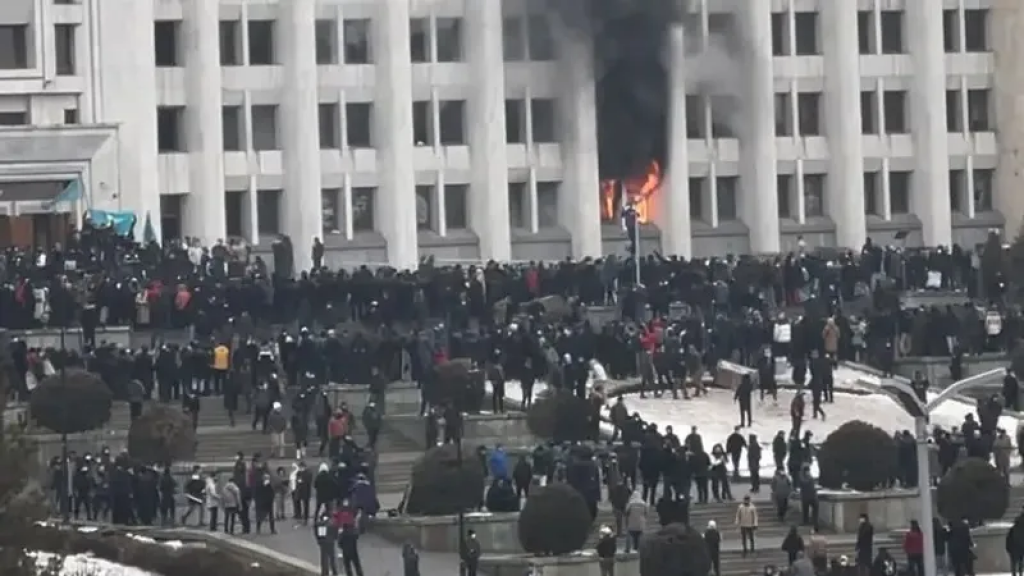 Токаев: Глава государства – это нанятый менеджер, а не «тень Всевышнего»