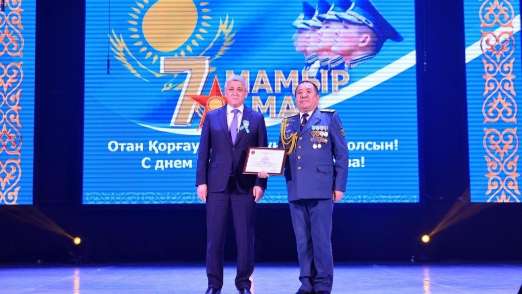 В Карагандинской области поздравили защитников Отечества