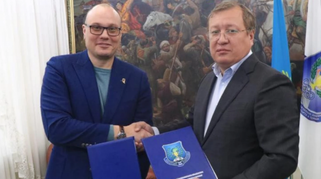 В Казахстане начата подготовка профессиональных тренеров по хоккею