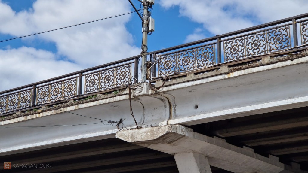 Карагандинцы обеспокоены состоянием путепровода по проспекту Бухар жырау