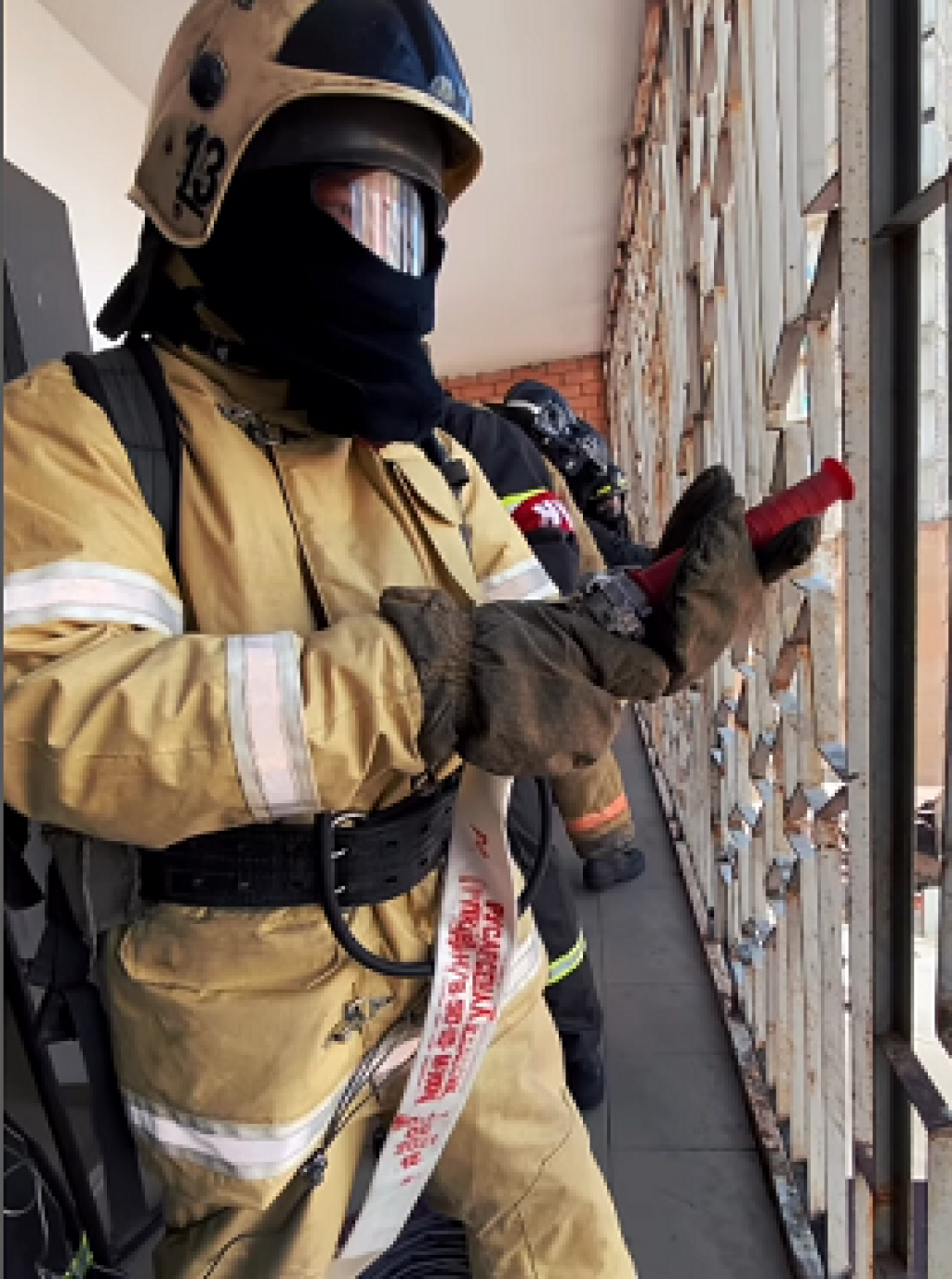 В Караганде провели противопожарные учения в высотках «Трилистника». Видео