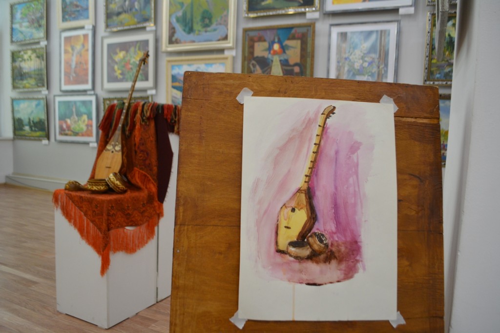 Вдохновленные домброй: в карагандинском музее ИЗО провели арт-импровизацию