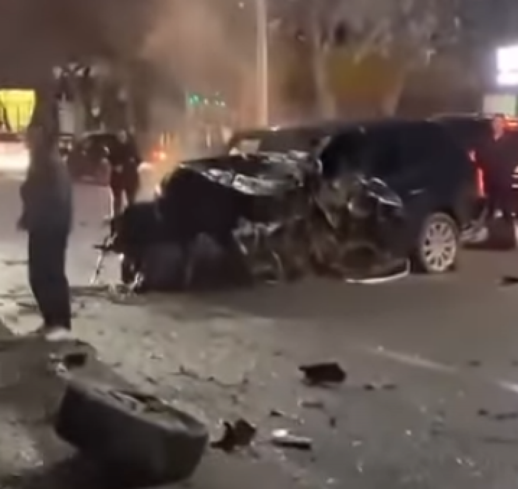 Бүйірдегі кеуделер