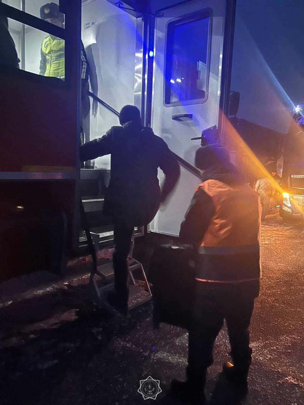 Қарағанды облысының тас жолында 34 адам ақаулы автобустан эвакуацияланды