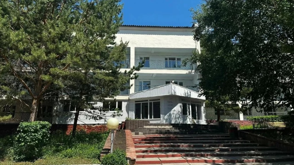 «Паутина и плесень в номерах»: карагандинцы встревожены состоянием каркаралинского дома отдыха «Шахтер»
