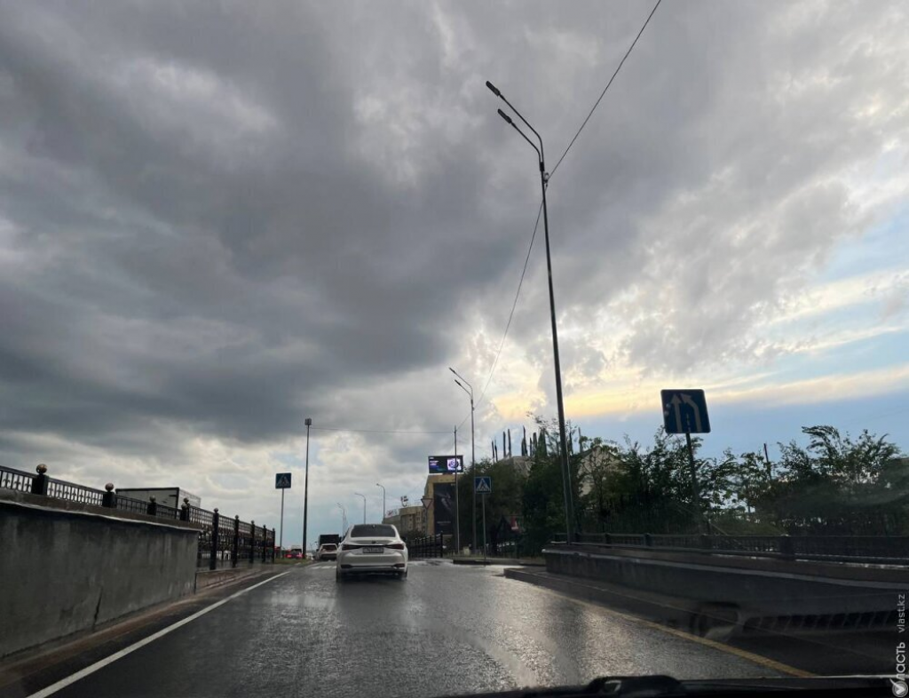 Дожди и усиление ветра прогнозируются в Казахстане