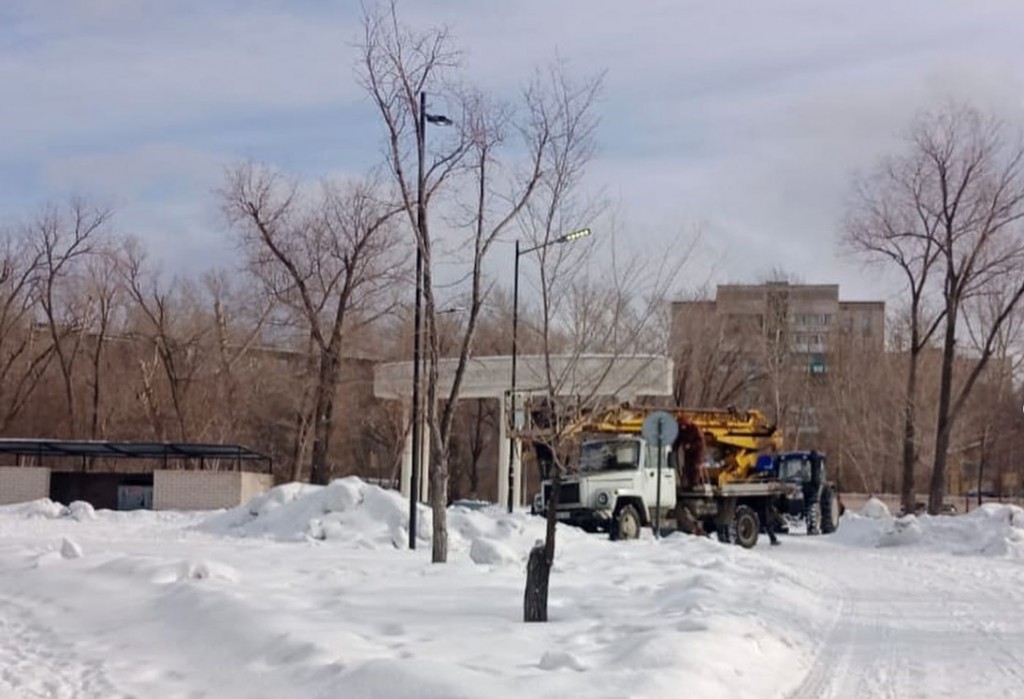 В западной части Центрального парка восстанавливают освещение