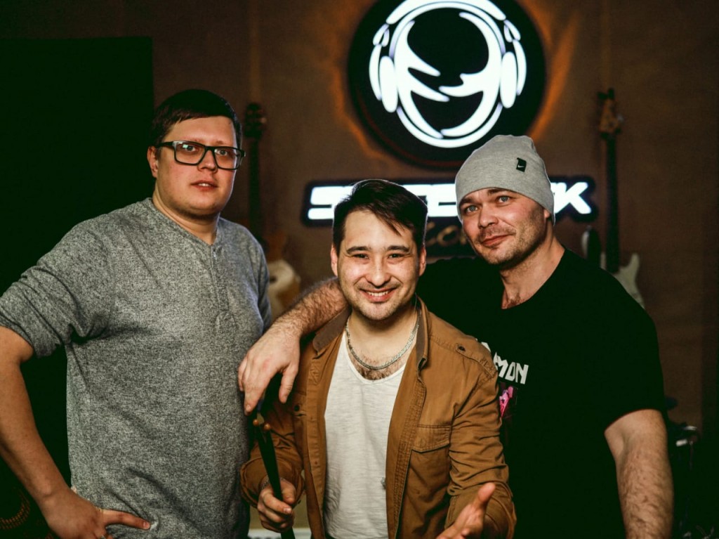 Врач-барабанщик: известный карагандинский травматолог играет в рок-группе