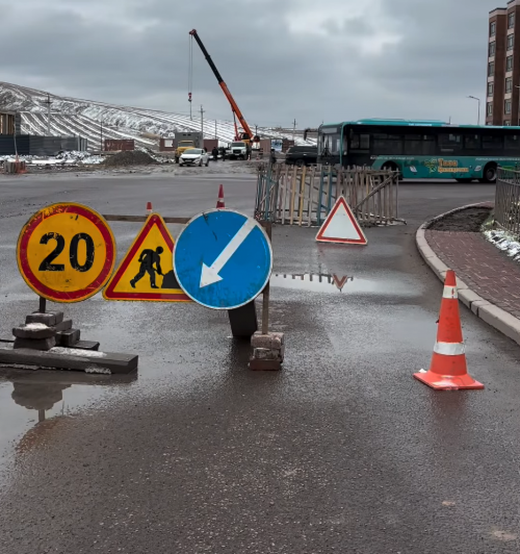 В Караганде устраняют аварию на канализационном коллекторе