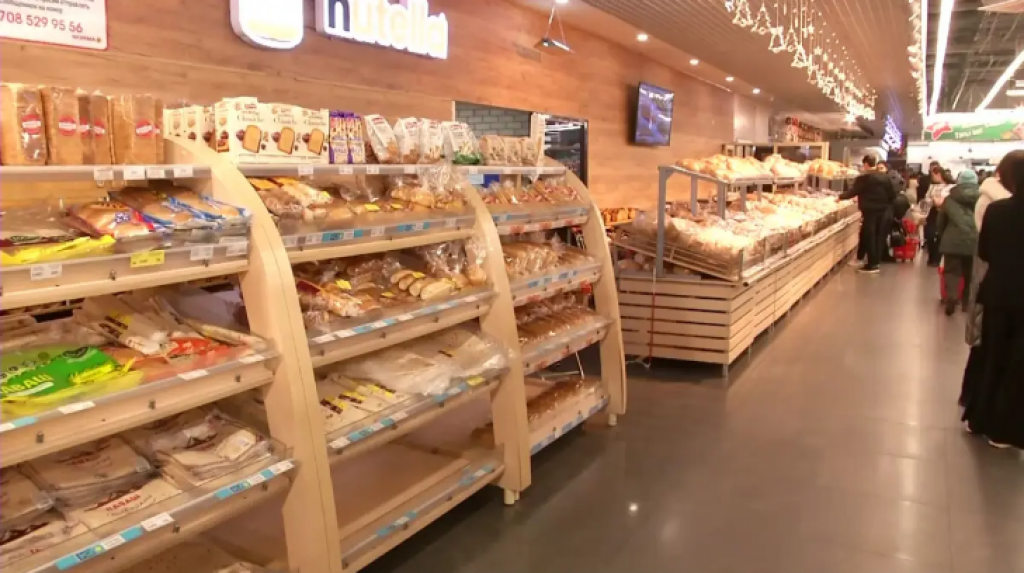 Сразу в 42 крупных магазинах Карагандинской области снизились цены на основные продукты питания