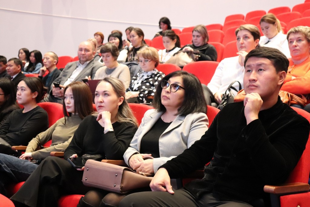 В Караганде прошел первый курултай классных руководителей