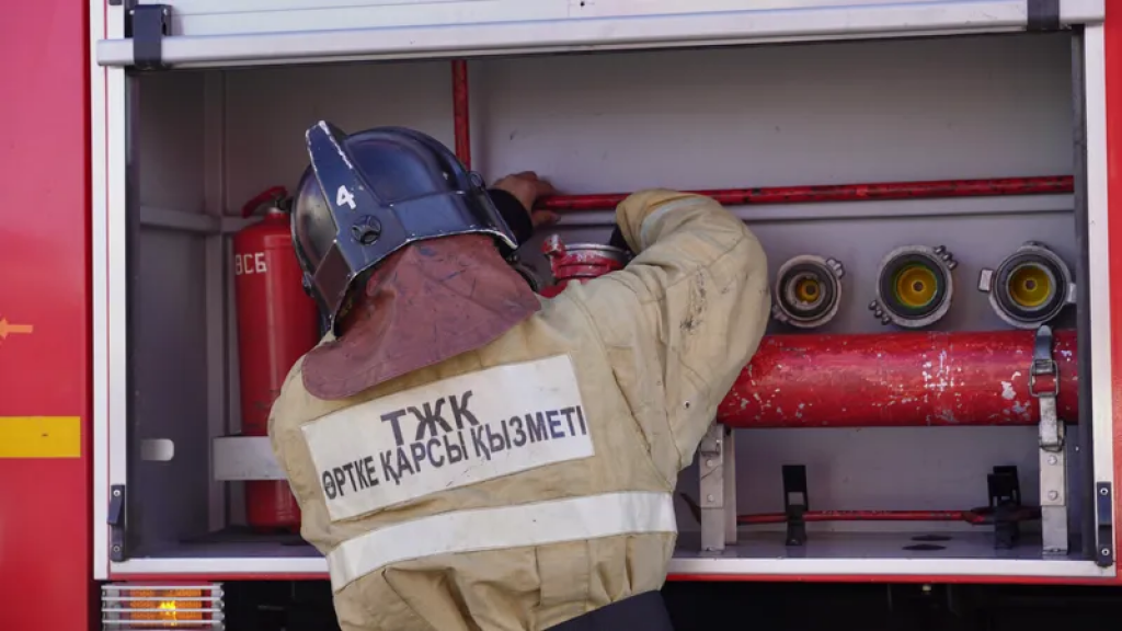 В Караганде в первый день учебы эвакуировали детей из-за пожара в лицее-интернате