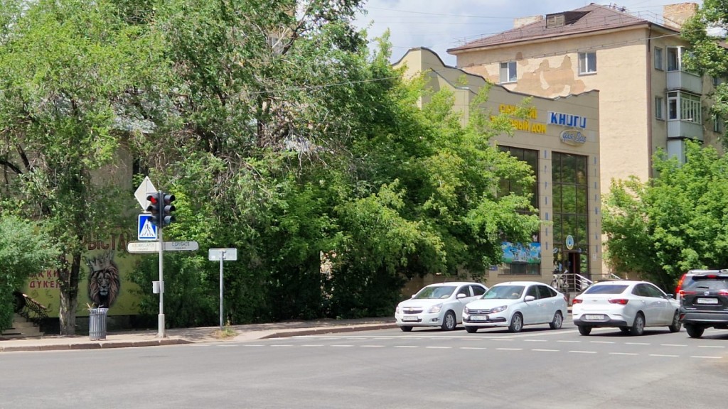 Что изменилось на улице Ерубаева в Караганде после ремонта и почему водителям стоит быть внимательнее