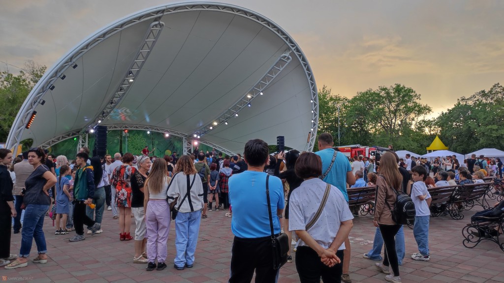 Выпускной в Центральном парке Караганды: концерты, спорт и дискотека под открытым небом