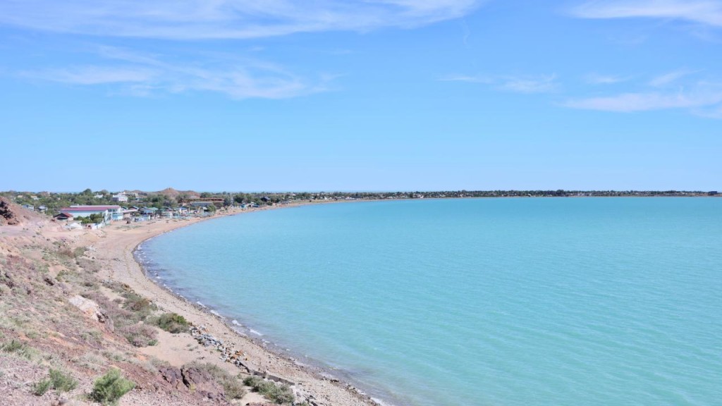 Теңіздегі сексуалды аққұбаны сиқыған фото Жетілген әйел жақсы минет жасайды