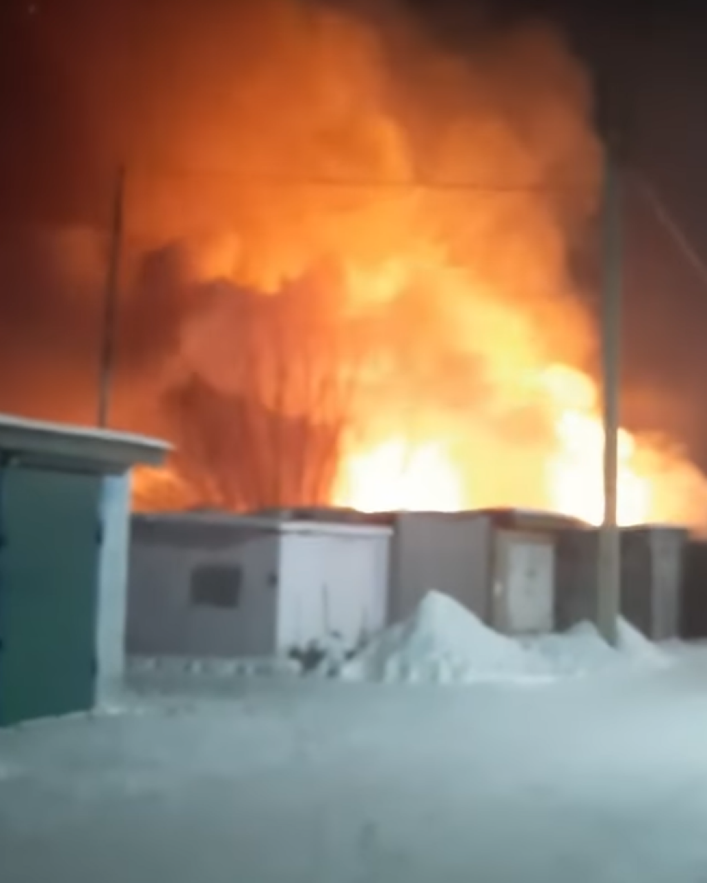 В Караганде сгорели 8 сараев