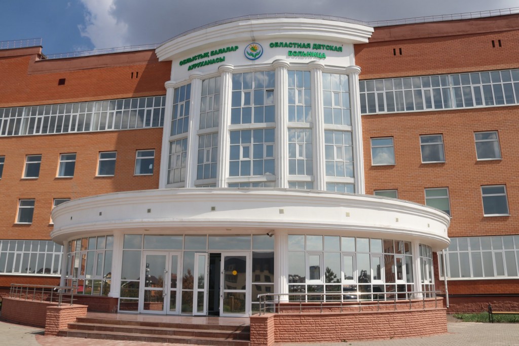 Лифт с маленькими пациентами застрял в новой Областной детской больнице Караганды