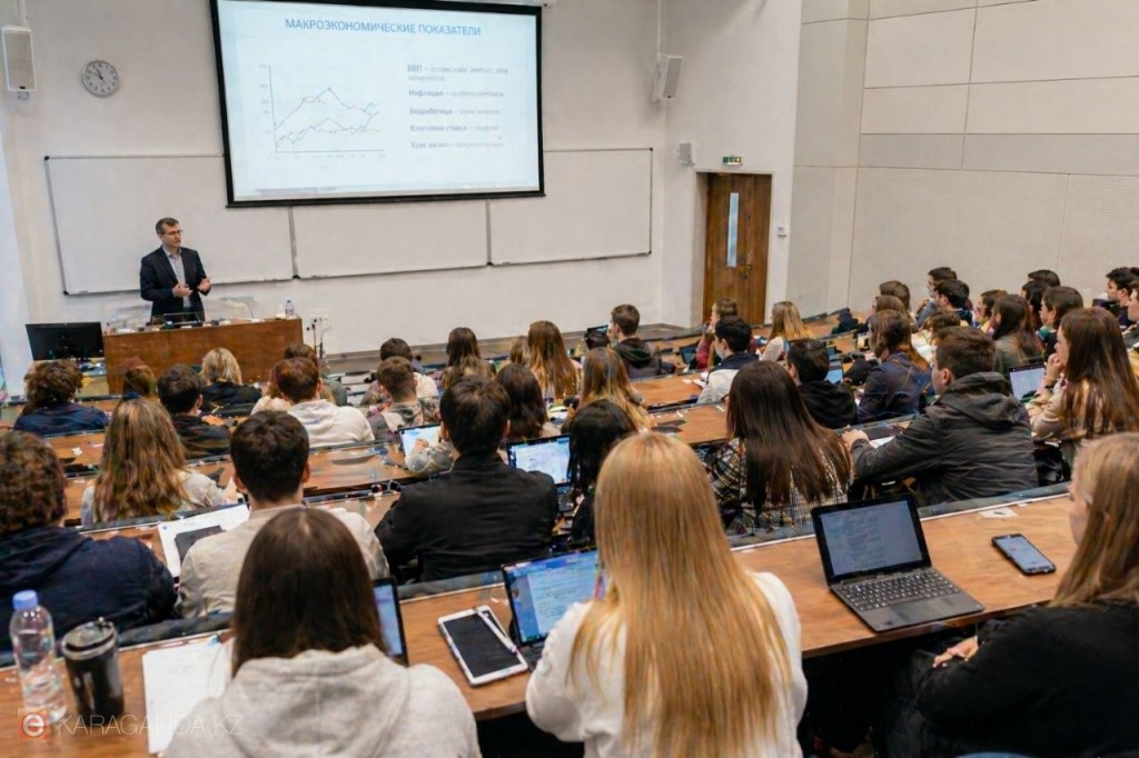 Процедуру поступления в педагогические вузы хотят усложнить в Казахстане