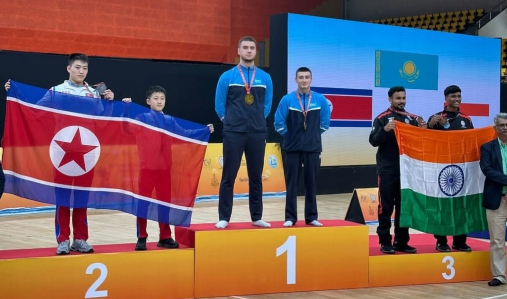 Бойжеткендер көшеде, қоғамдық орындарда өз мысқылдарын көрсетеді