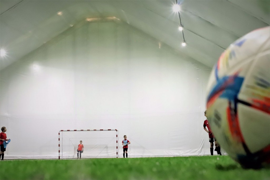 В Караганде открылся крытый футбольный манеж