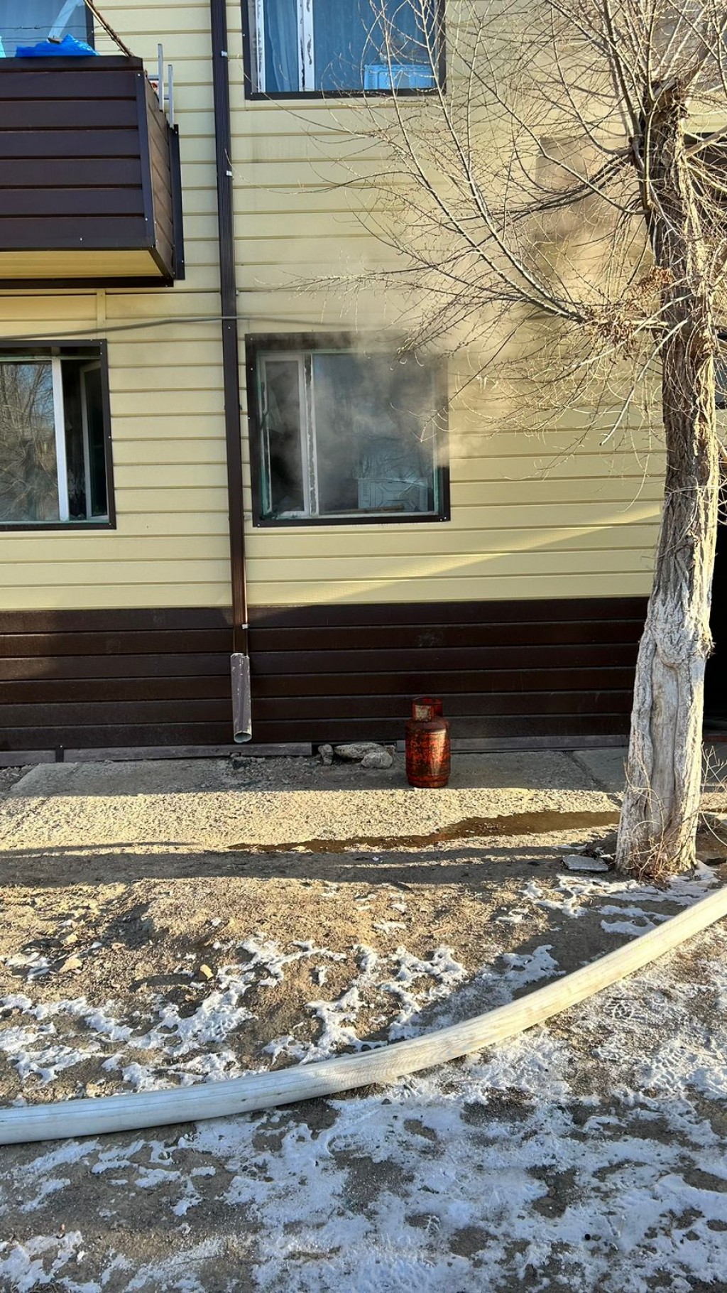 Четыре человека эвакуировали из подъезда при пожаре в МЖД Приозерска