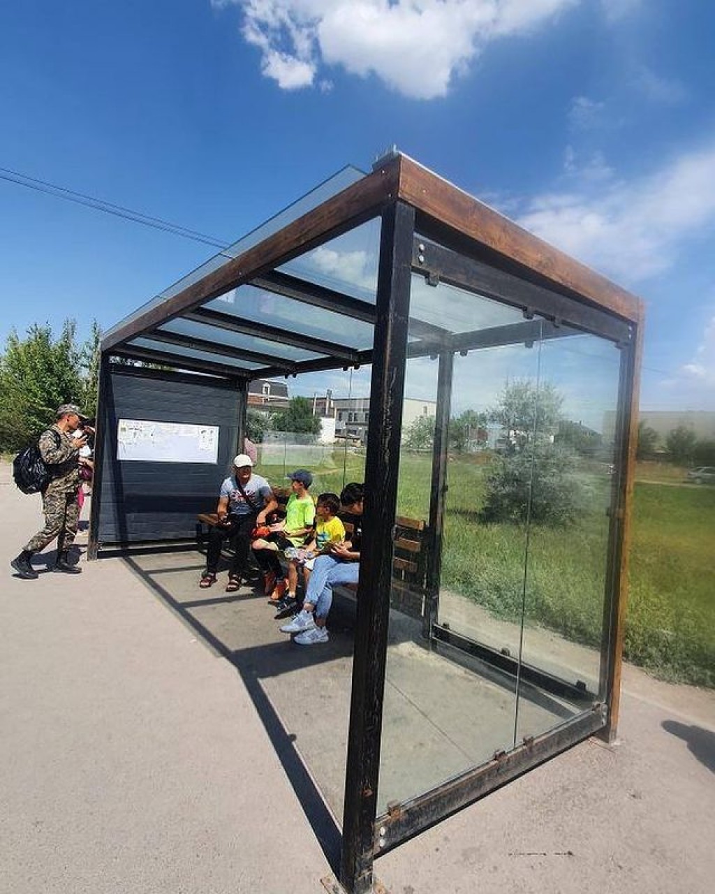 14 стеклянных остановок затонируют до конца августа в Караганде