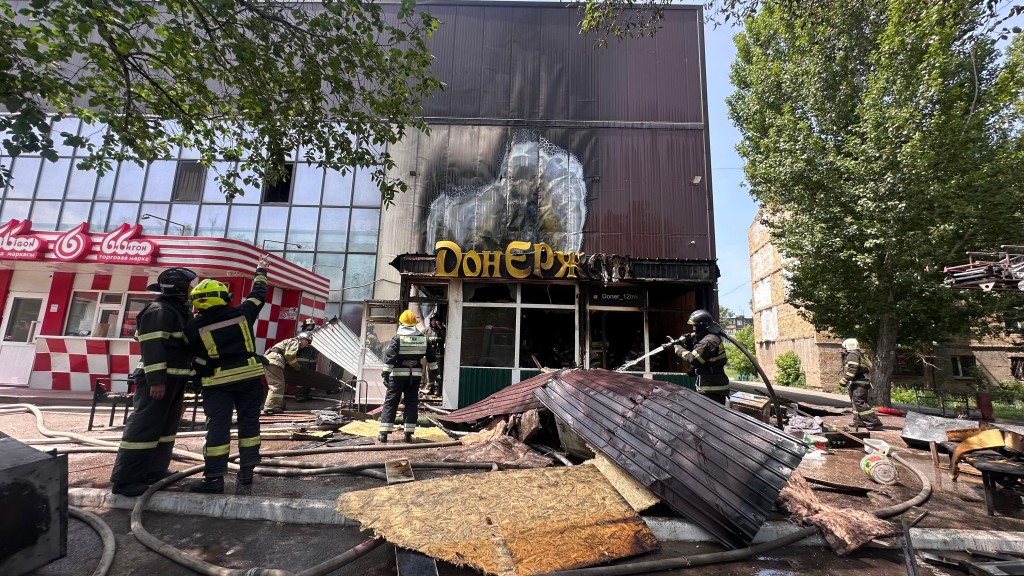 Дым среди бела дня: донерная горела в Караганде