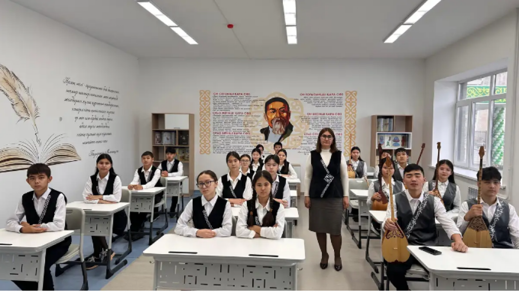 Қазақстан оқушыларын оқу жылының аяқталуымен құттықтады