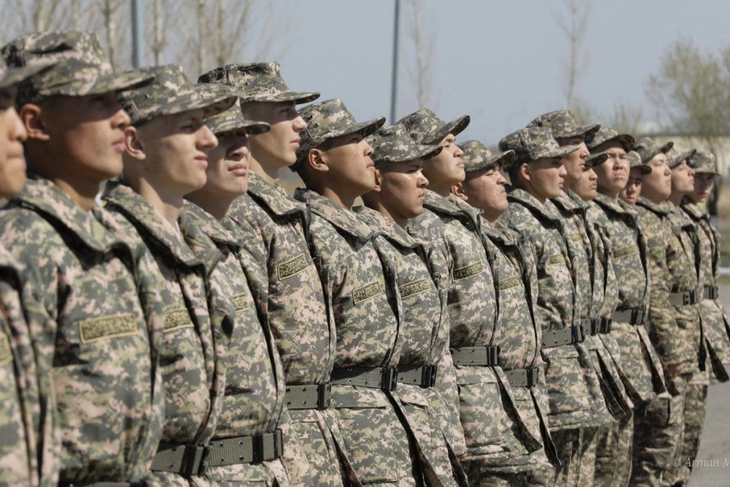 Замминистра обороны получил выговор за суициды в казахстанской армии