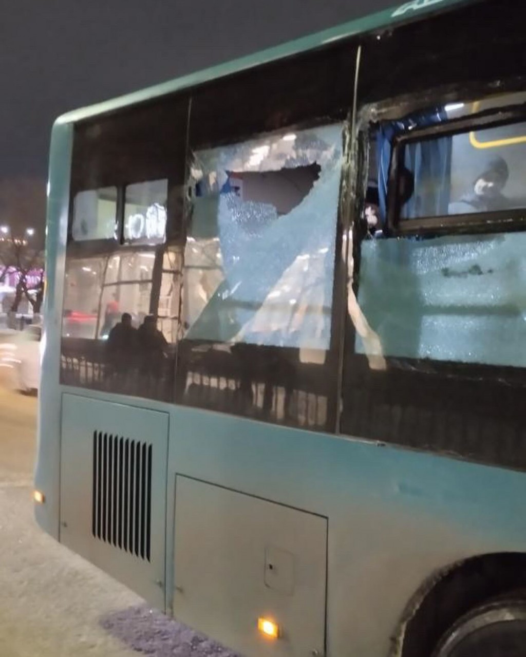 На проспекте Бухар жырау в Караганде столкнулись легковушка и два автобуса