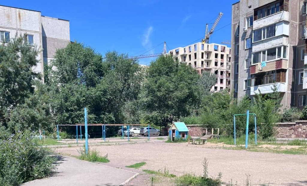 «Футбольные» баталии: карагандинцы против установки спортивного поля в своем дворе