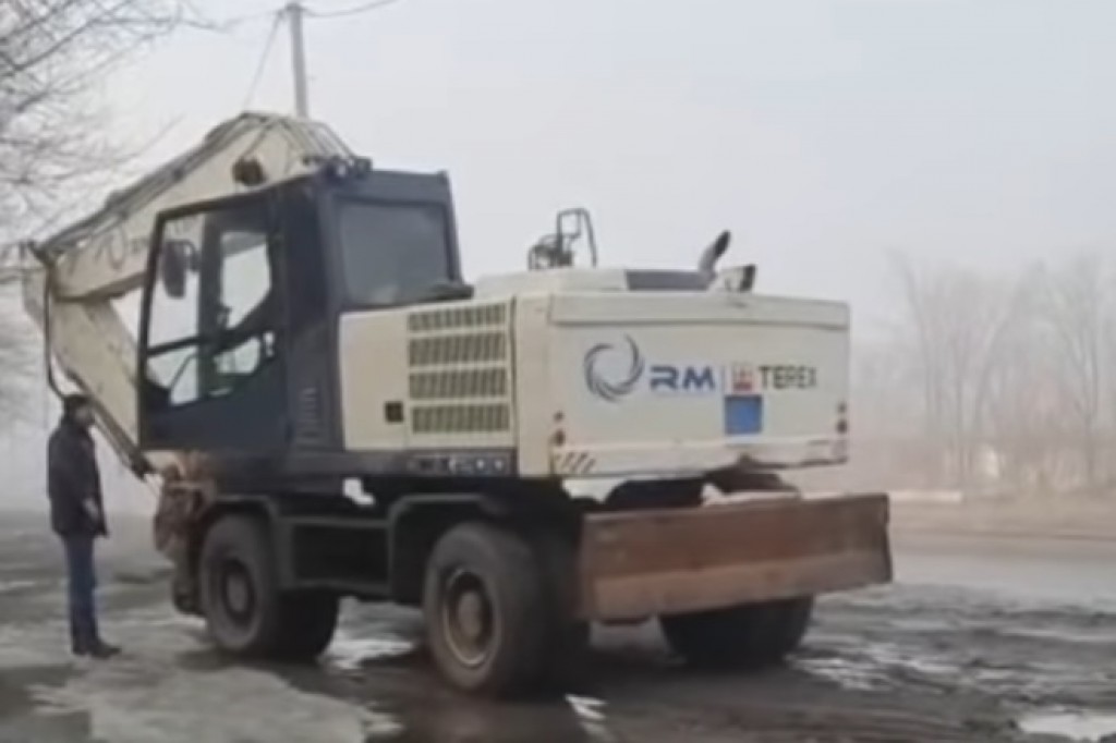 В Караганде из-за талых вод разрушилась часть верхнего свода канализационной трубы коллектора