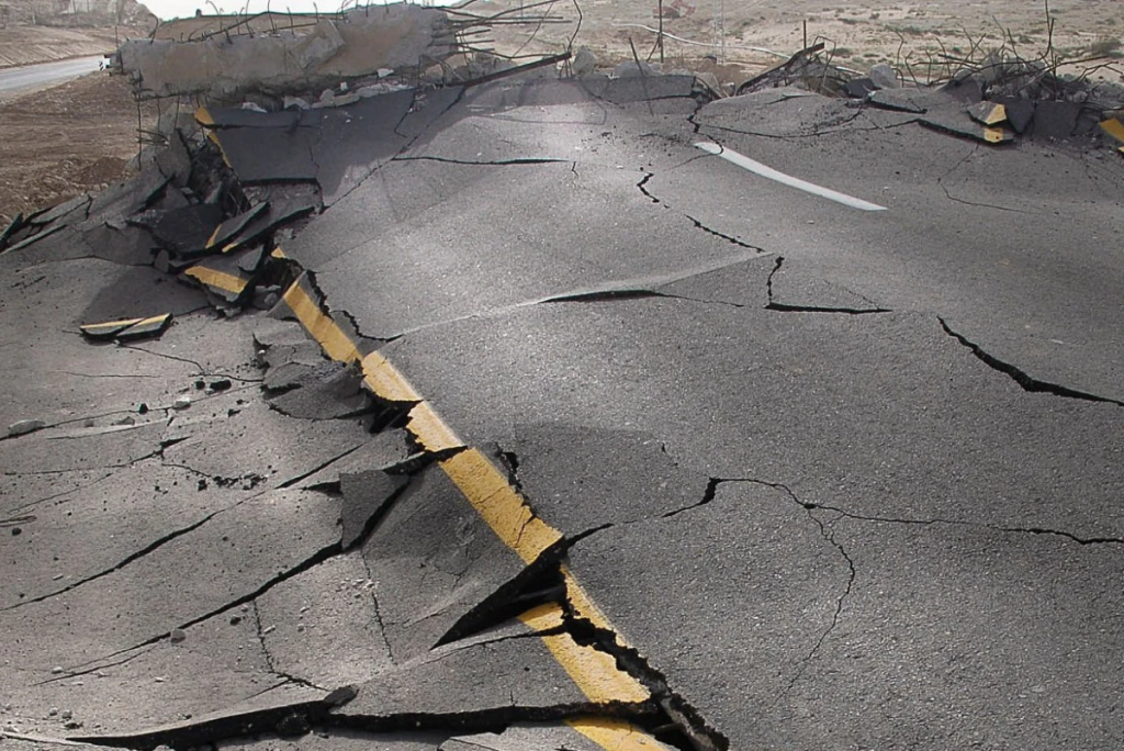 Ересек әйелді жас жігітпен былғау
