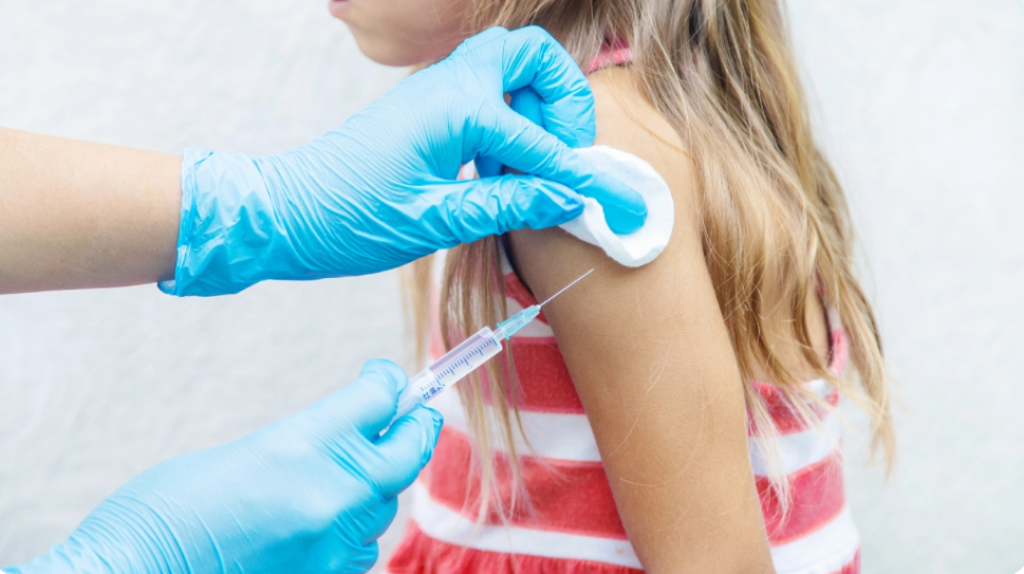 Почти 67% подлежащих вакцинации школьниц получили прививки против ВПЧ в Казахстане