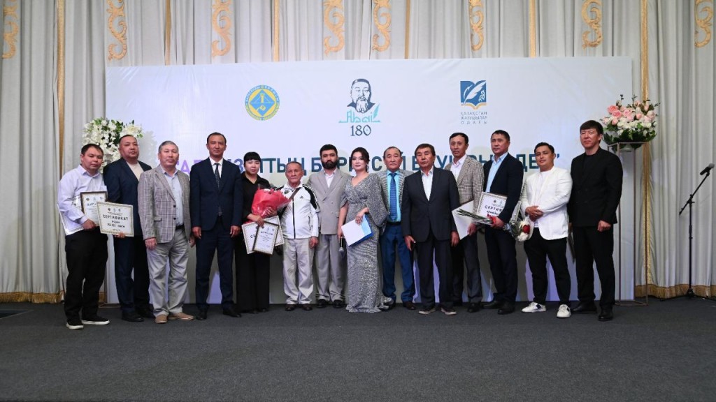 Слово Абая: 25 авторских работ представили на мушайре в Караганде