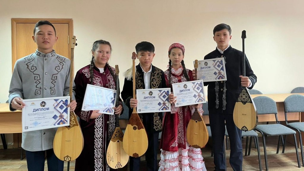 Лучших юных айтыскеров выбрали в Карагандинской области