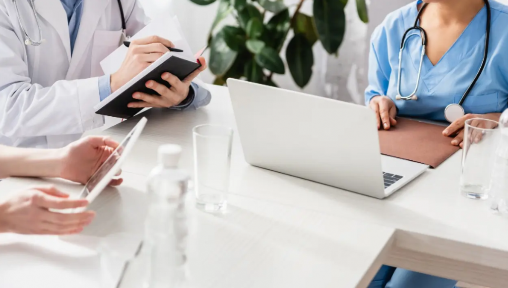 После введения Face ID в поликлиниках фиксируют меньше приёмов пациентов: какую сумму удалось сэкономить