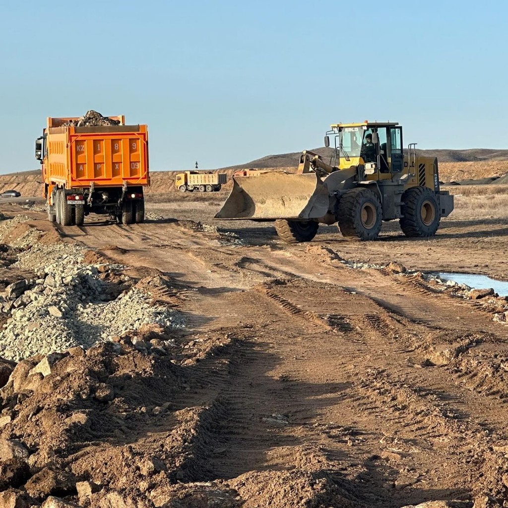 В Шетском районе продолжают восстанавливать размытые после паводков дороги