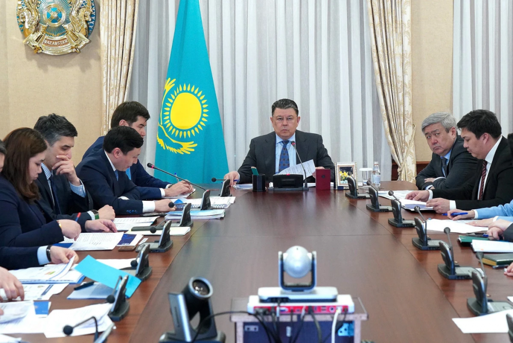 Канат Бозумбаев потребовал сократить бюрократию по нацпроекту в сфере ЖКХ
